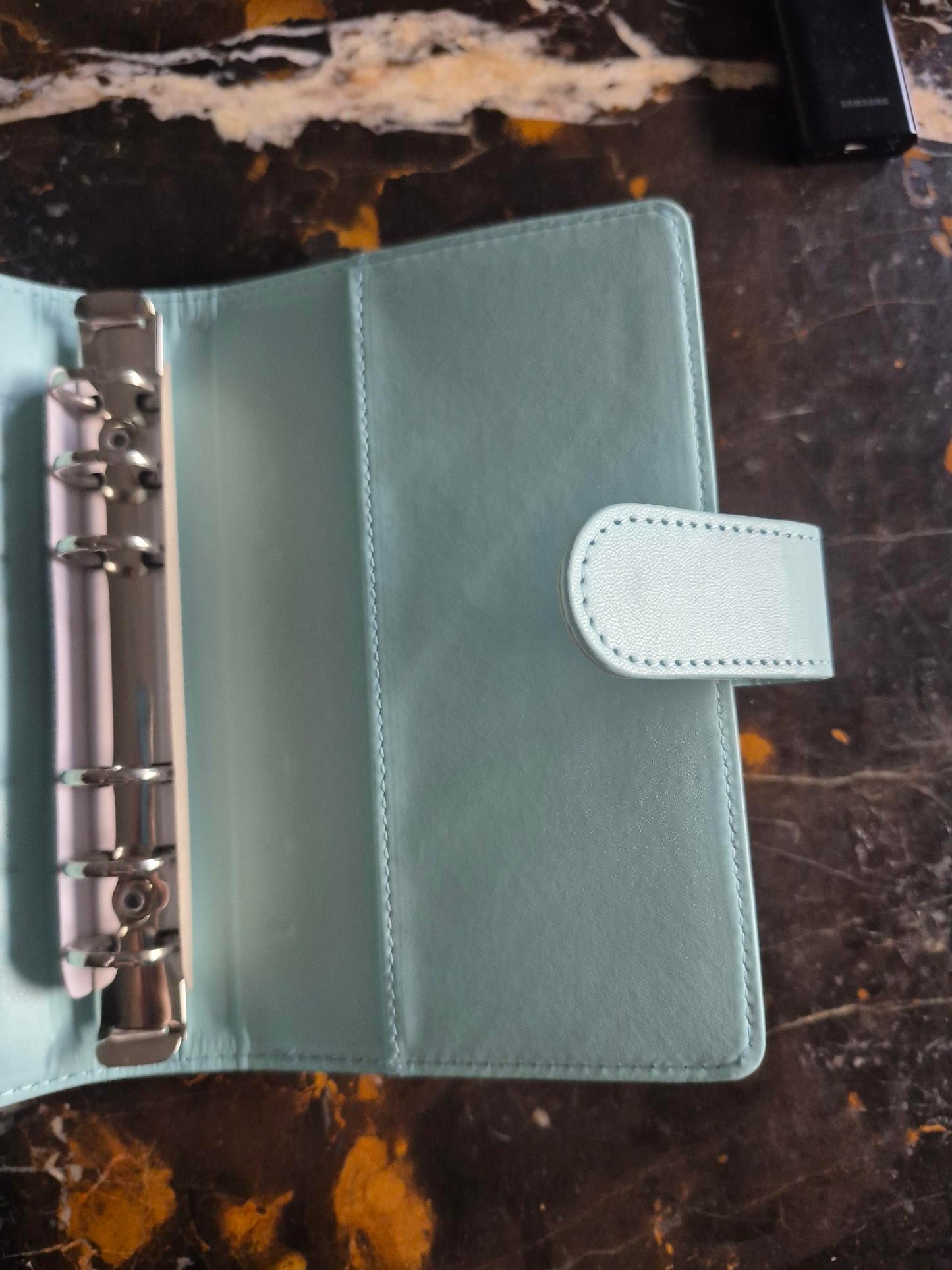 Classeur A6 bleu ciel à anneaux pour enveloppes budget