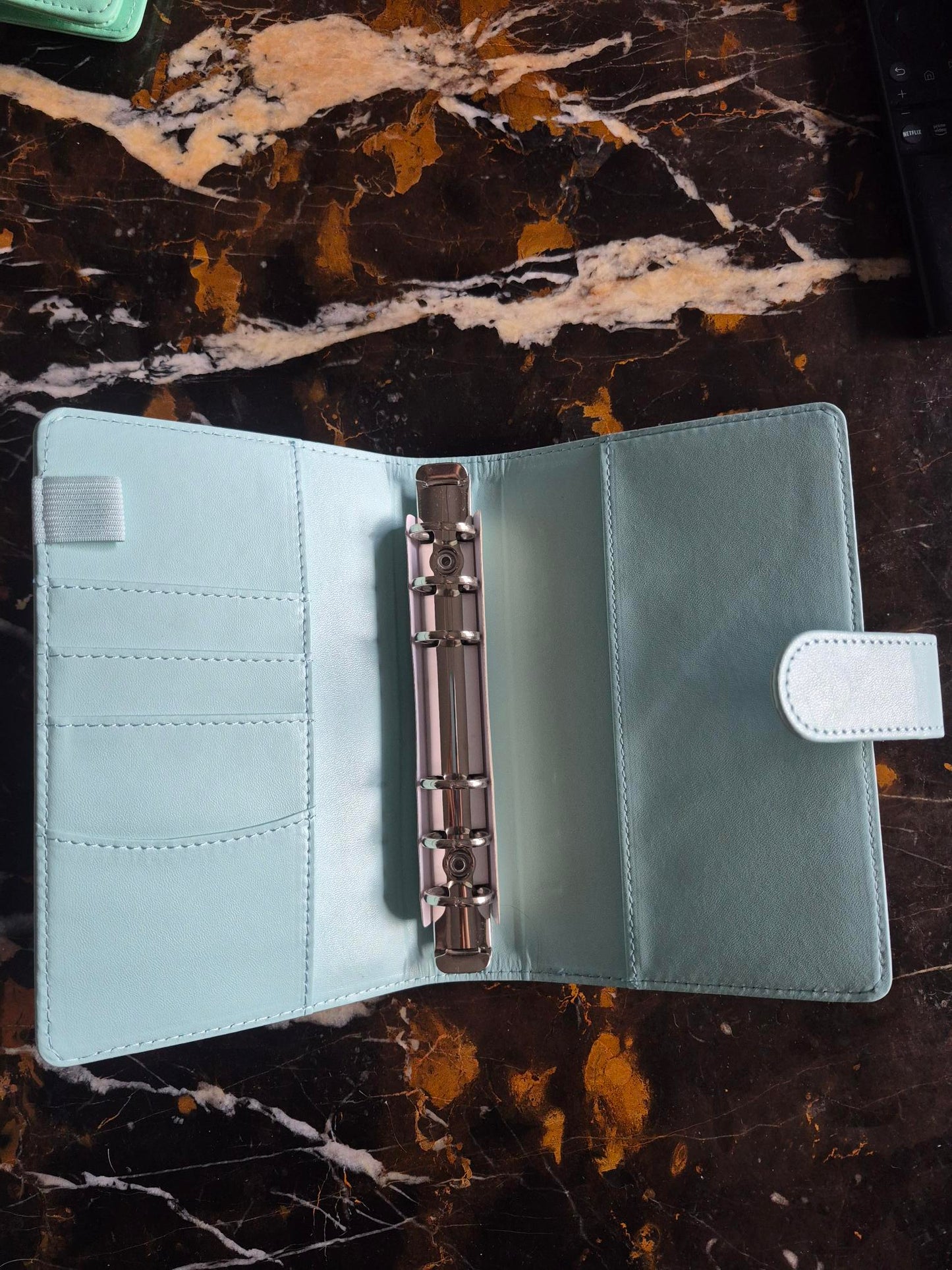 Classeur A6 bleu ciel à anneaux pour enveloppes budget