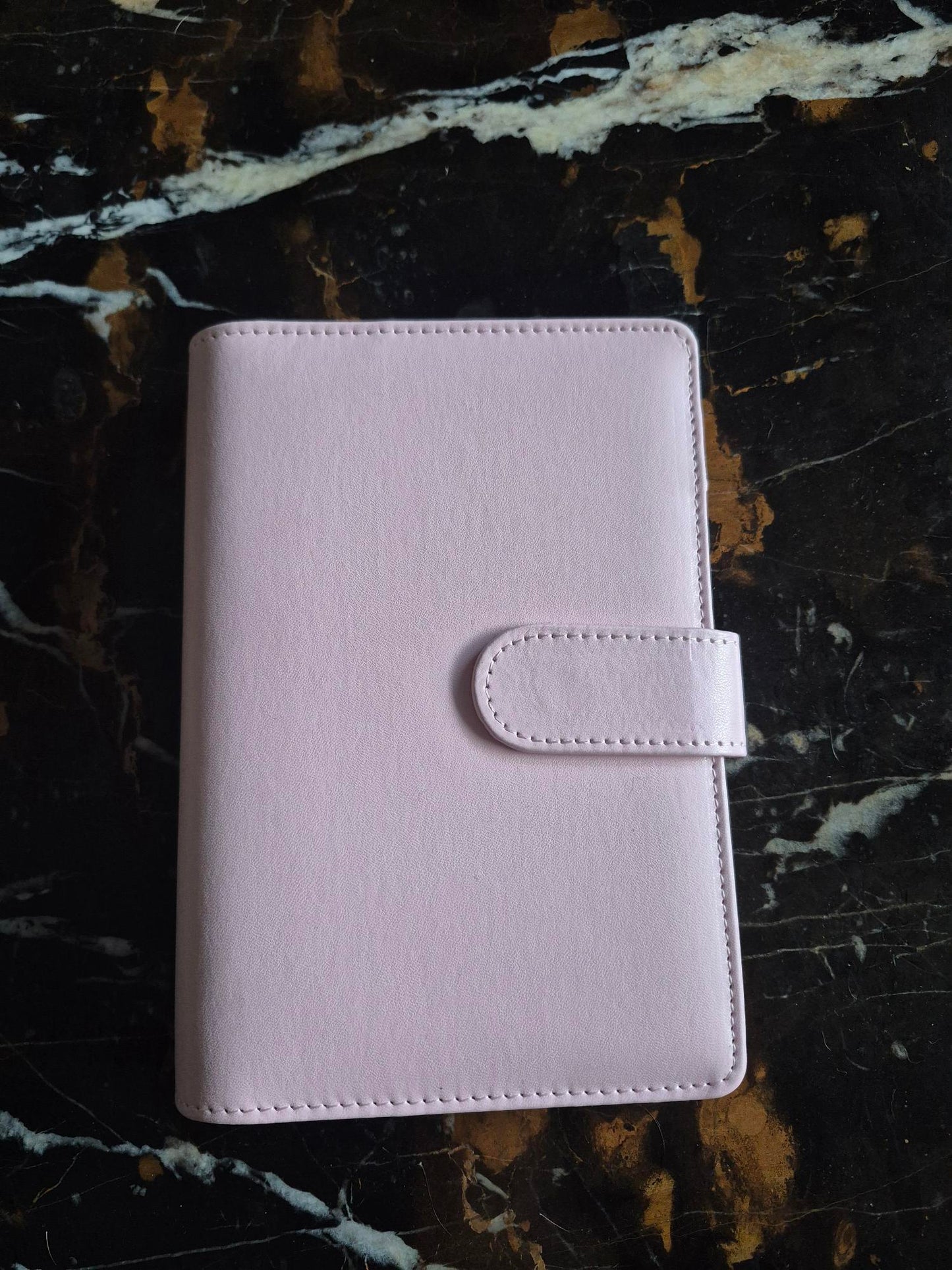 Classeur A6 rose à anneaux pour enveloppes budget