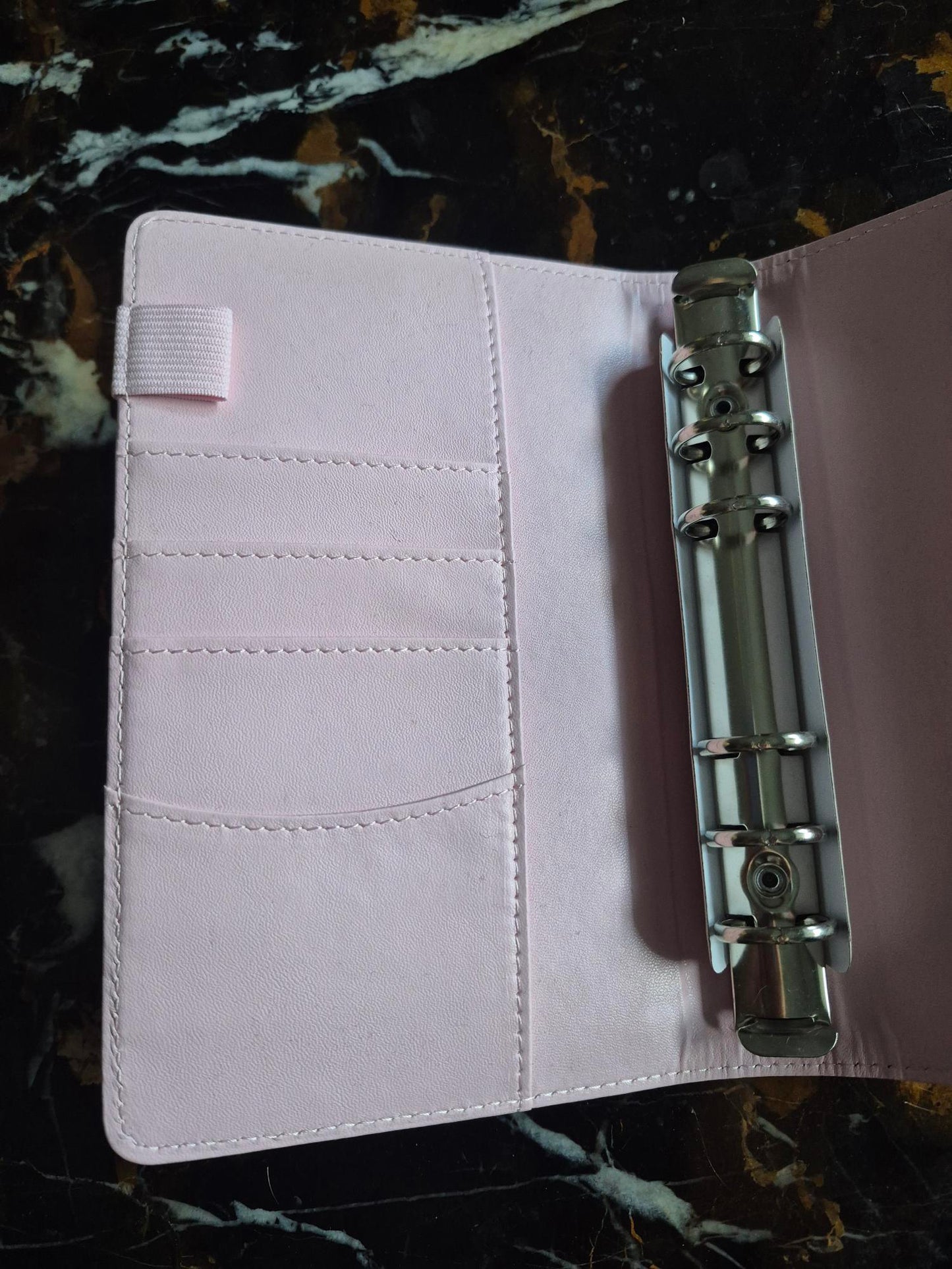 Classeur A6 rose à anneaux pour enveloppes budget