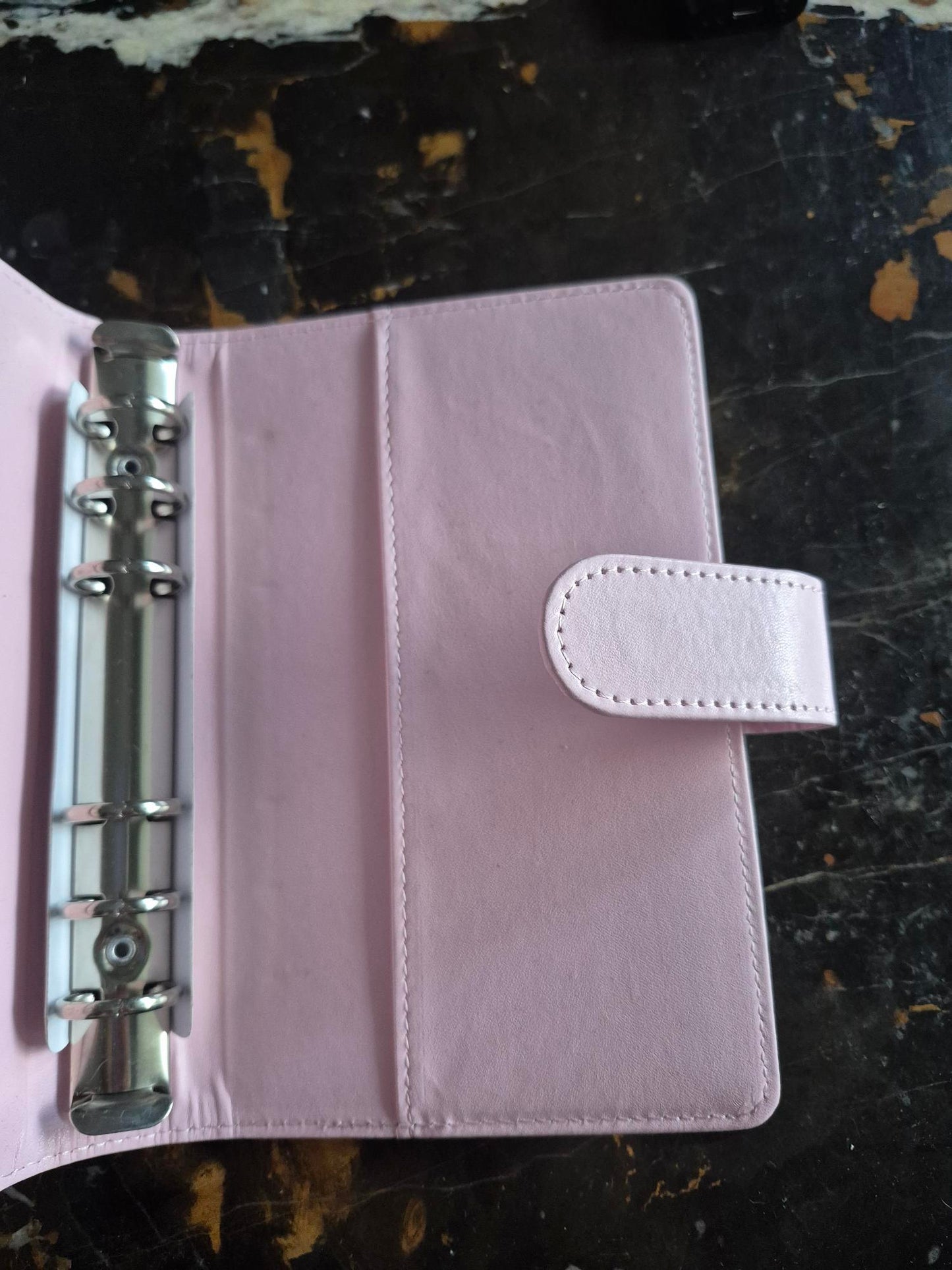 Classeur A6 rose à anneaux pour enveloppes budget