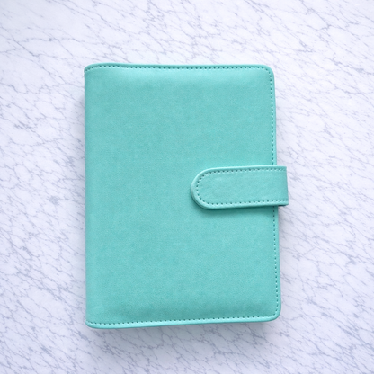 Classeur A6 vert à anneaux pour enveloppes budget Idy Chic