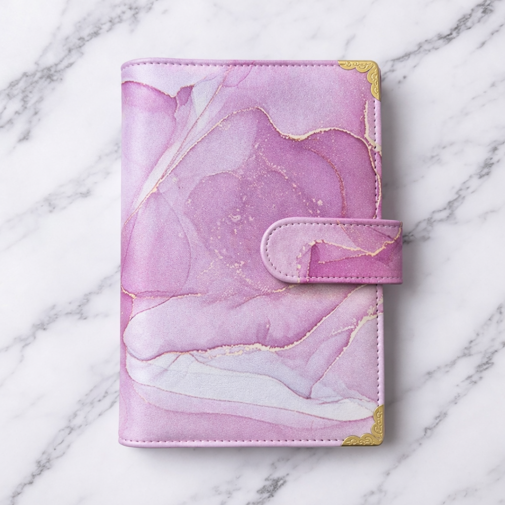 Classeur A6 rose marbré à anneaux pour enveloppes budget Idy Chic