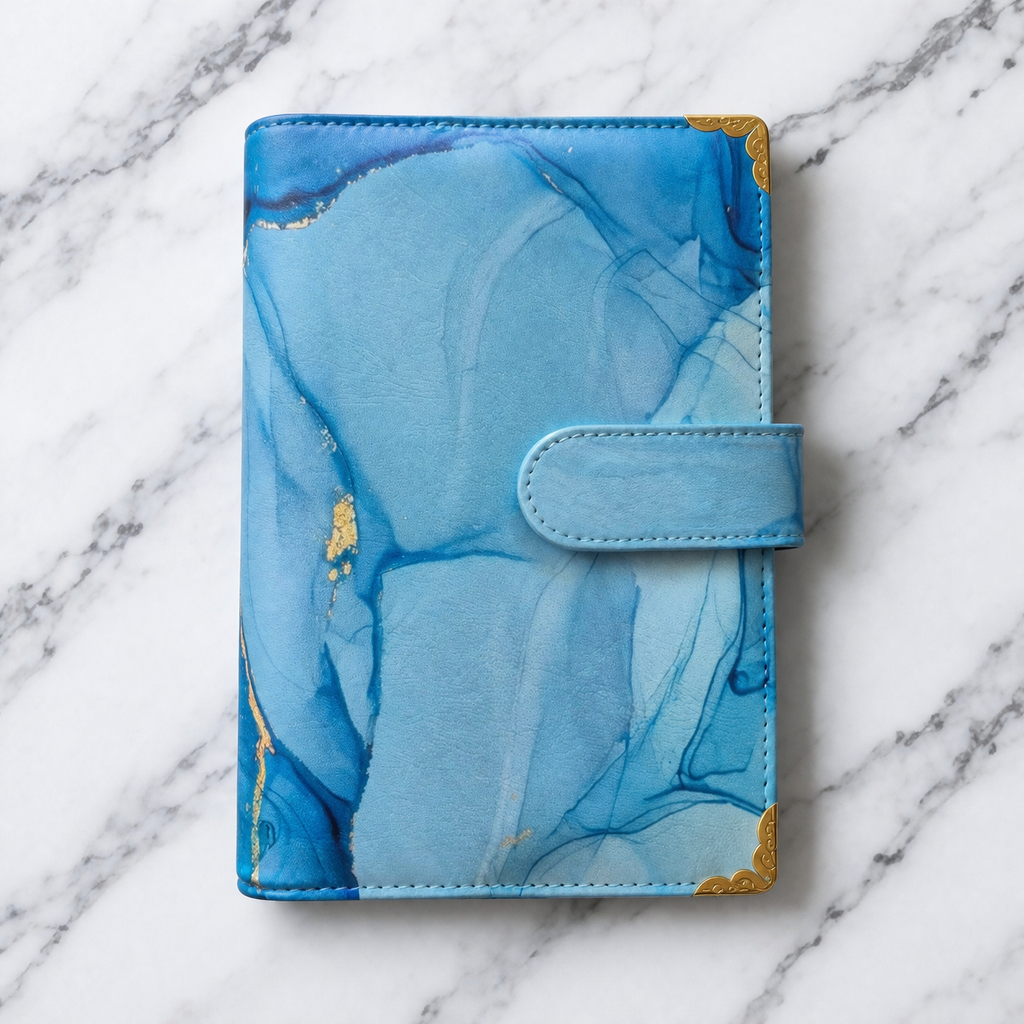 Classeur A6 bleu marbré à anneaux pour enveloppes budget Idy Chic